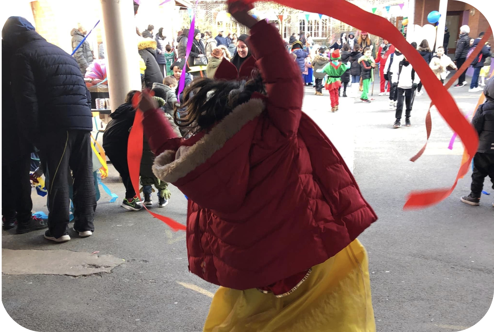 Élève qui danse au Carnaval 