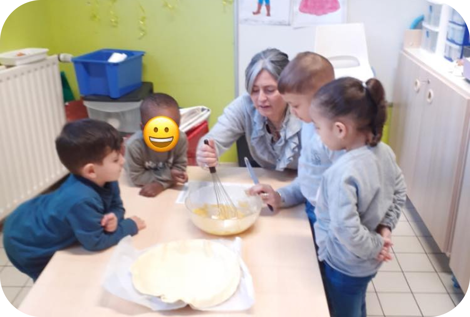 Les enfants apprennent à cuisiner avec nos enseignants  